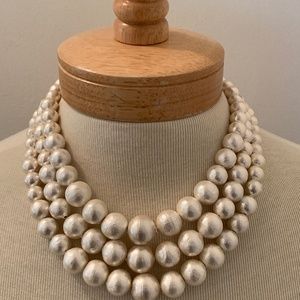 Statement pearl shape necklace